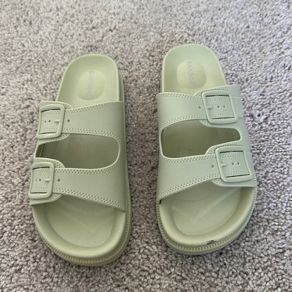 BAMBOO Shoes - Sage green sandals